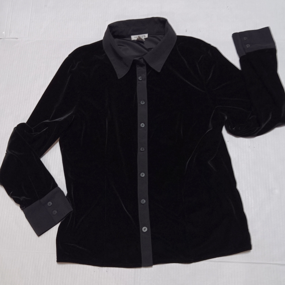 HAROLD'S black stretch velour dressy button down top, L